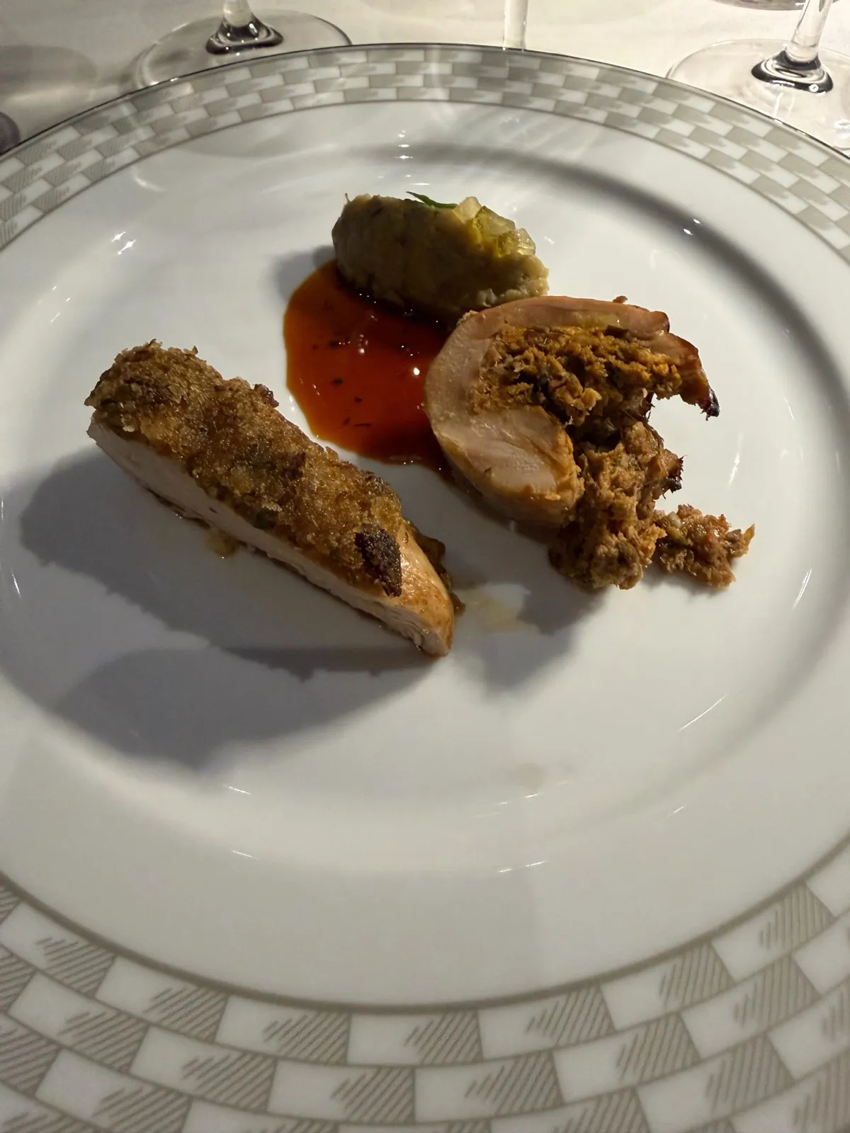 Faraona: petto gratinato e coscia farcita con 'nduja
