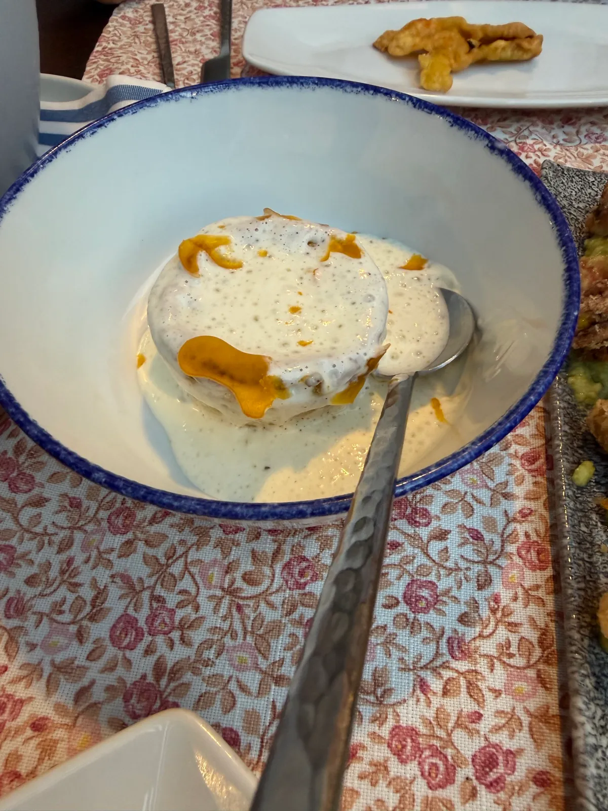 In carta erano asparagi con pecorino e bottarga. In tavola è arrivato un flan