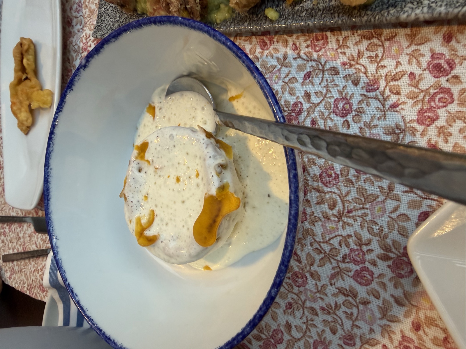 In carta erano asparagi con pecorino e bottarga. In tavola è arrivato un flan